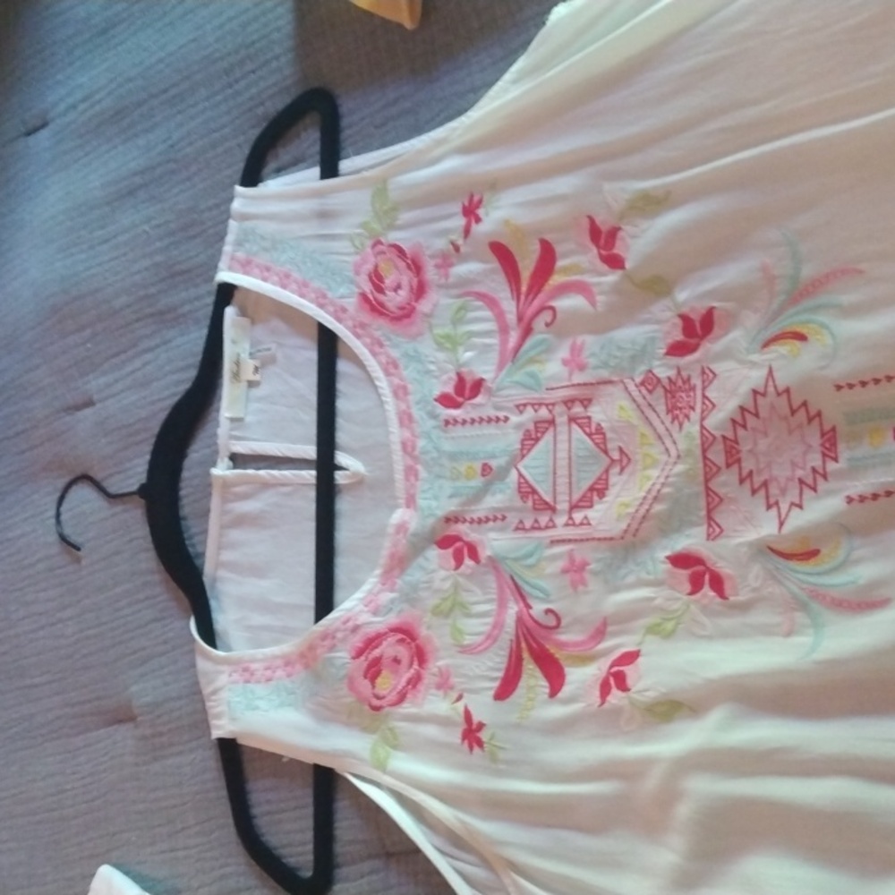 Andree Brand white Sleeveless Tank with Embroidery Flowy and Feminine size M